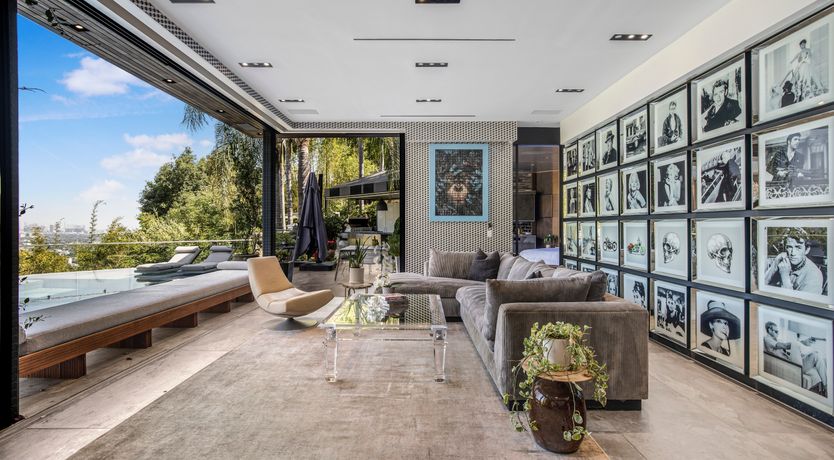 Photo of Hollywood Icon