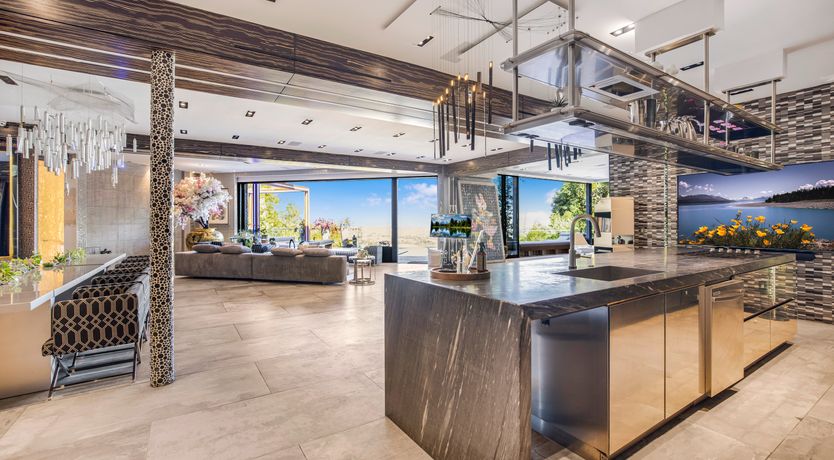 Photo of Hollywood Icon