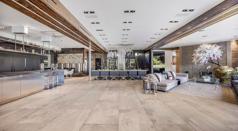 Photo of Hollywood Icon