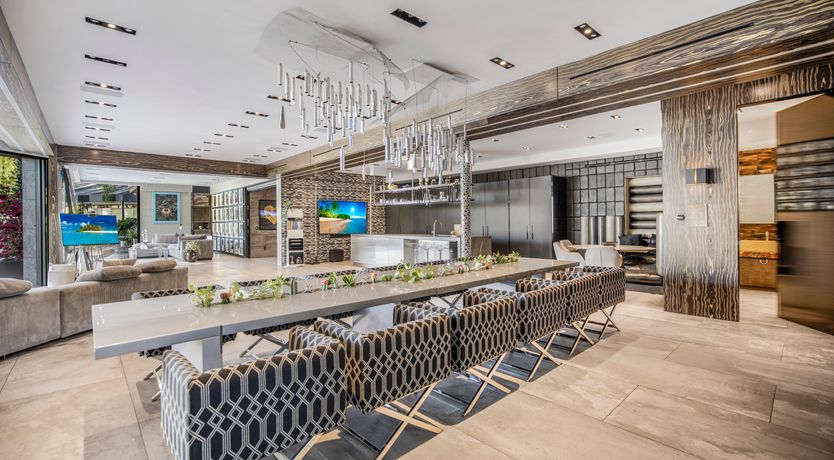 Photo of Hollywood Icon