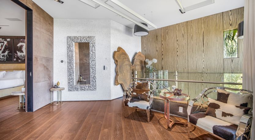 Photo of Hollywood Icon