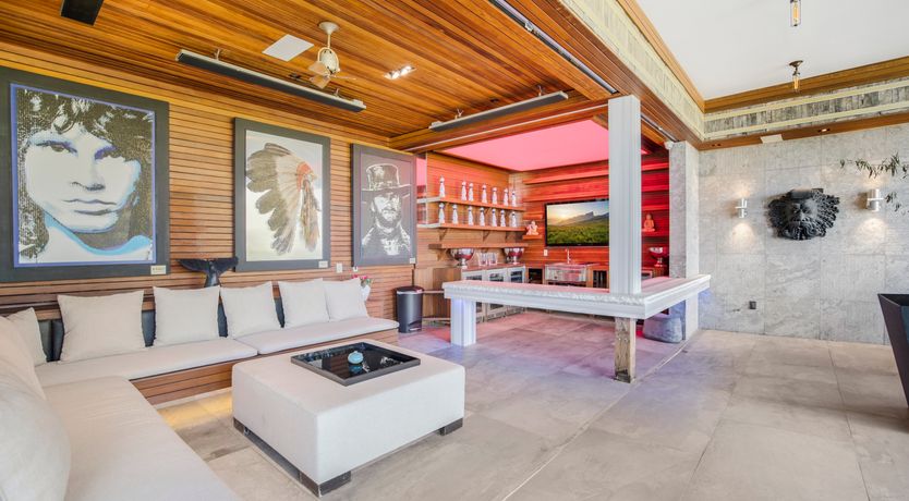 Photo of Hollywood Icon