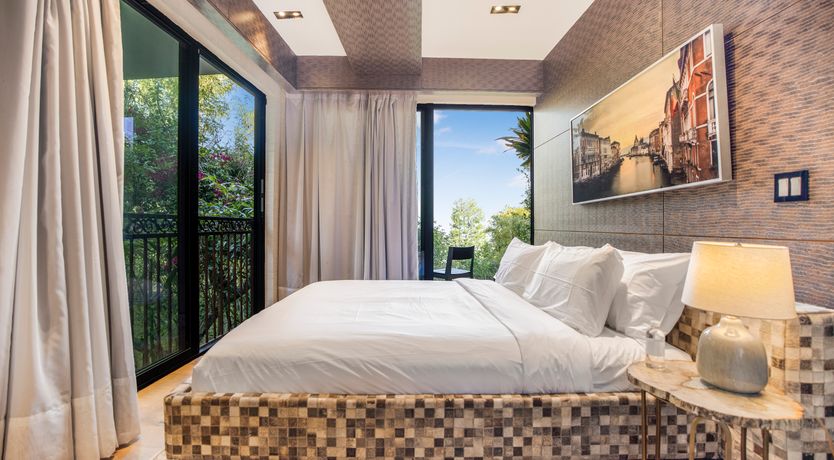 Photo of Hollywood Icon