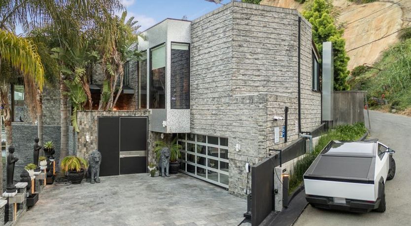 Photo of Hollywood Icon