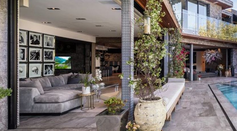 Photo of Hollywood Icon