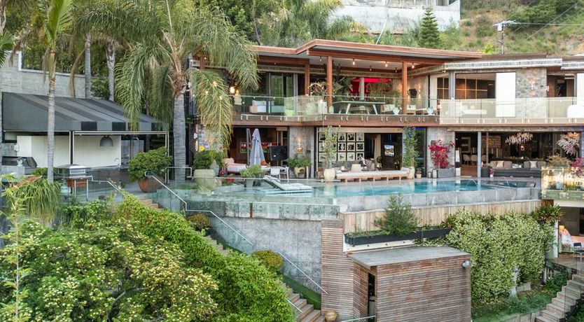 Photo of Hollywood Icon