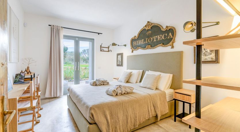 Photo of Stone & Nectarine