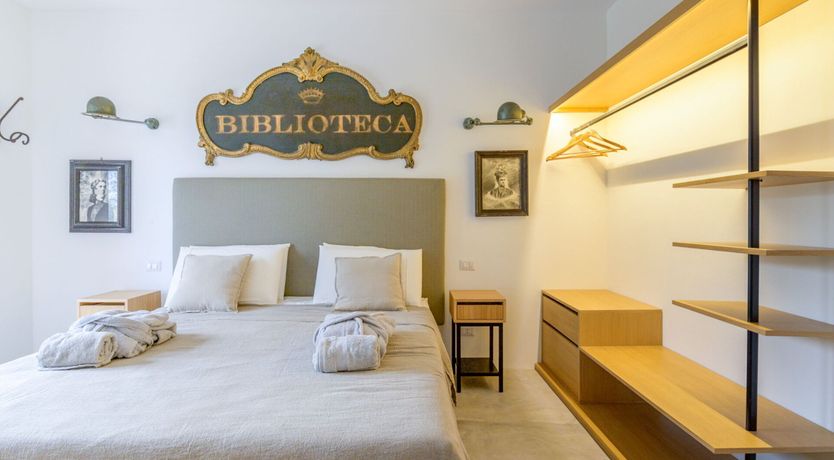 Photo of Stone & Nectarine