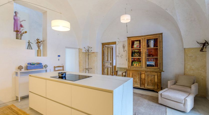 Photo of Stone & Nectarine