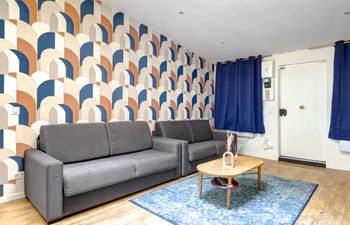 Les Messageries Holiday Home