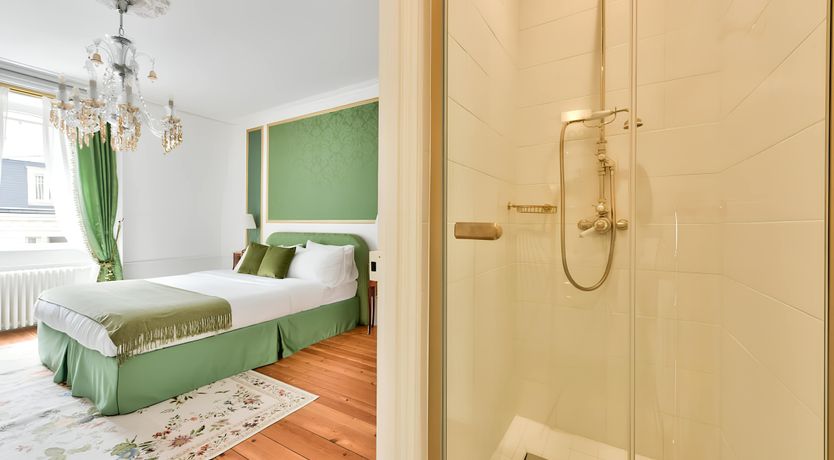 Photo of King of Paris