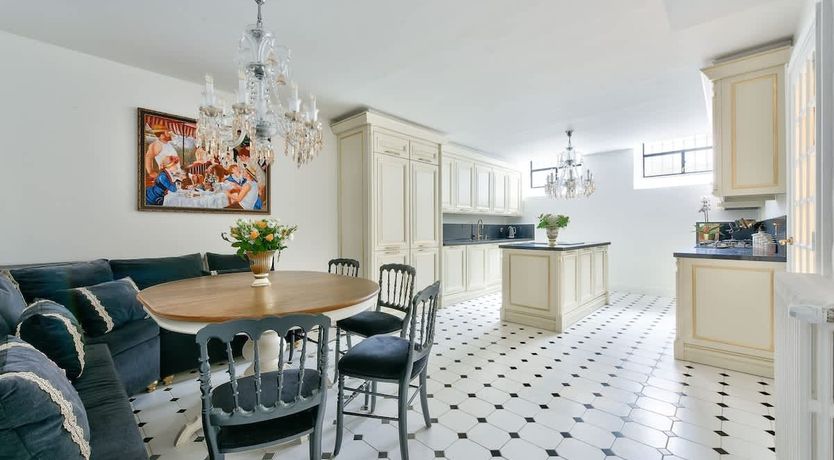 Photo of King of Paris