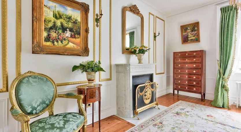 Photo of King of Paris