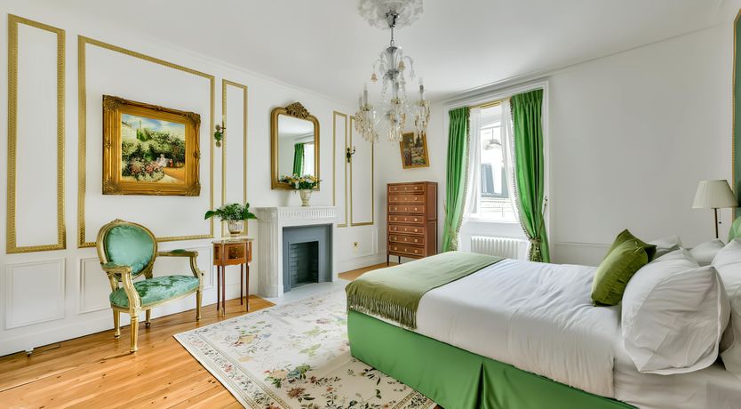 Photo of King of Paris