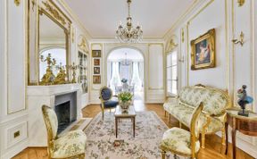 Photo of King of Paris