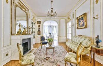 King of Paris Holiday Home