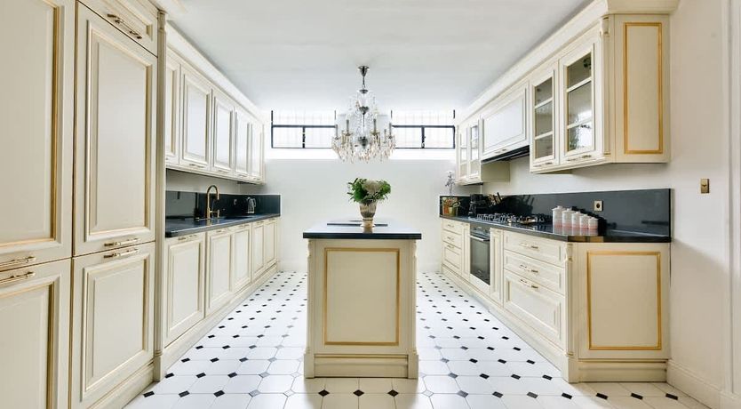 Photo of King of Paris