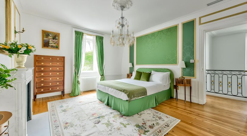 Photo of King of Paris