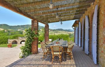 Pergola & Stone Holiday Home