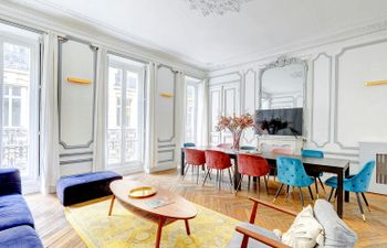 Le Grand Paris Holiday Home