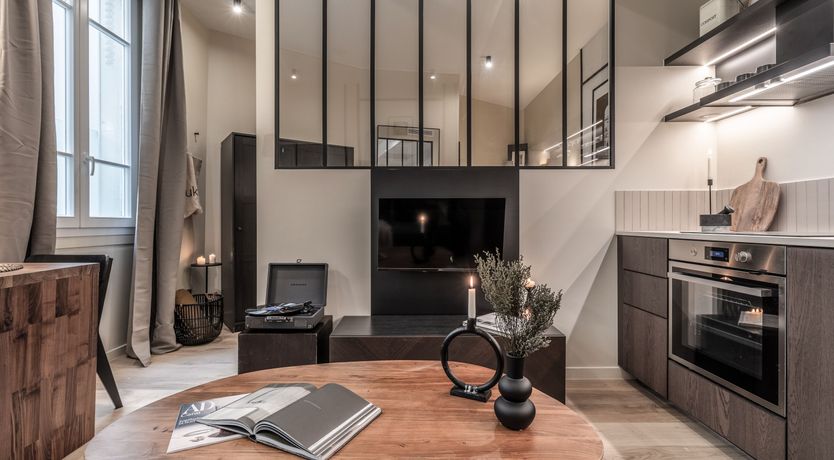 Photo of The Auteuil Embrace