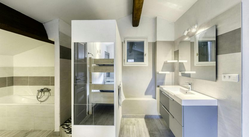 Photo of Lavender & Vines