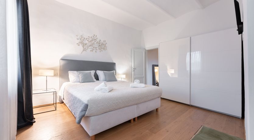 Photo of Florence by Foot