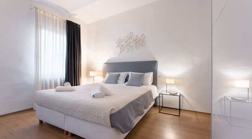 Photo of Florence by Foot