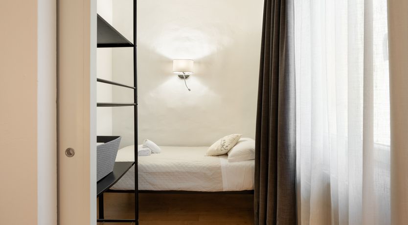 Photo of Florence by Foot