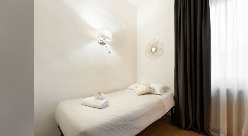 Photo of Florence by Foot