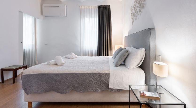 Photo of Florence by Foot