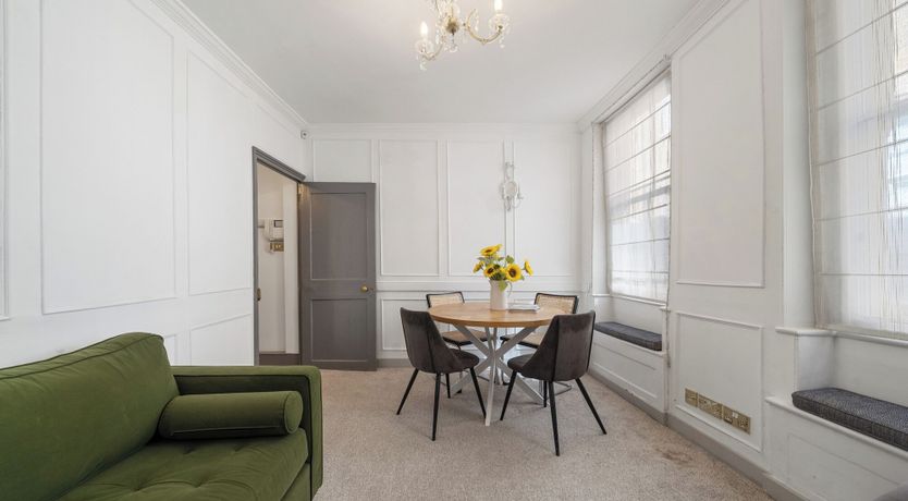 Photo of The Queen's Home