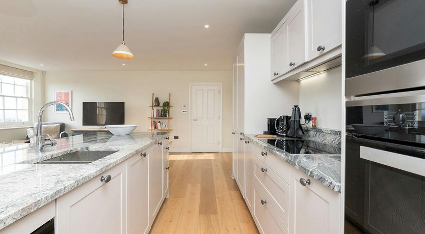 Photo of The Georgian Embrace