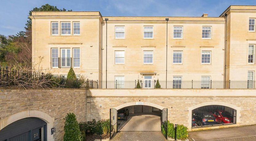 Photo of The Georgian Embrace