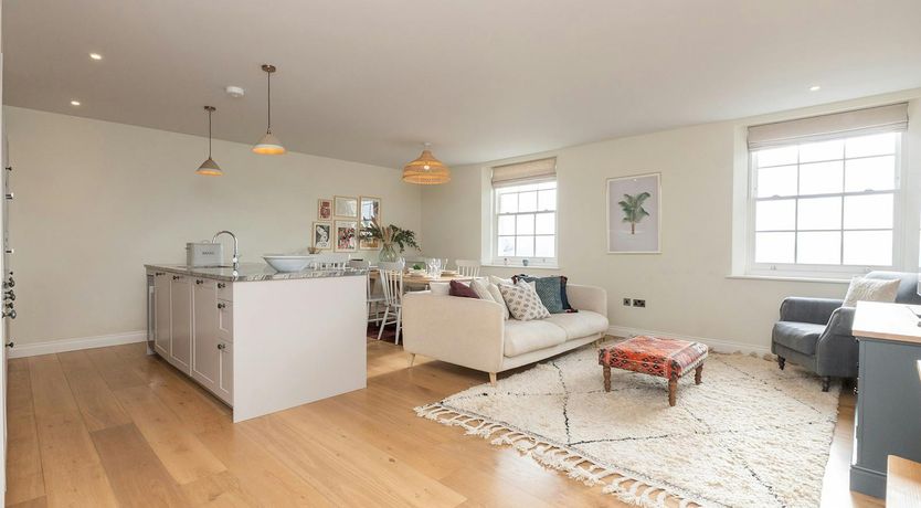 Photo of The Georgian Embrace