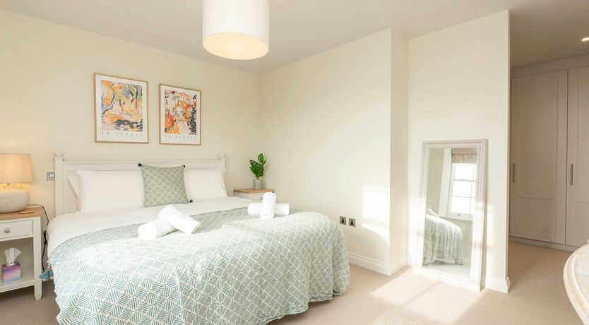 Photo of The Georgian Embrace