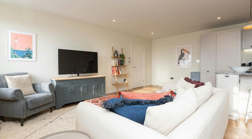 Photo of The Georgian Embrace