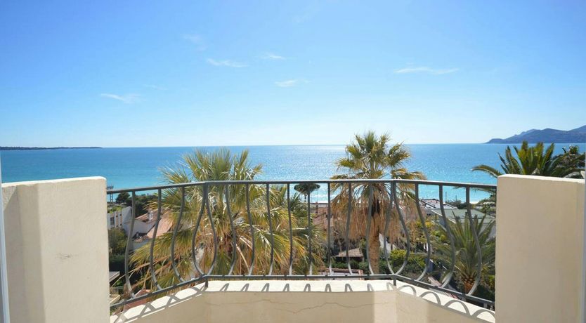 Photo of Palms & Panoramas