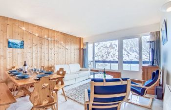 Le Bec Rouge (Le Lac) Apartment 11 Holiday Home
