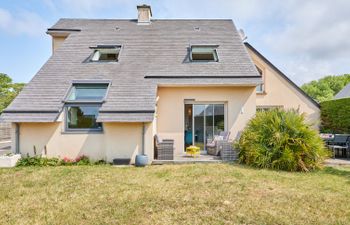 Le Lotus Holiday Home