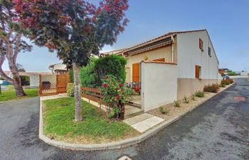 La Coralline Holiday Home 4 Holiday Home