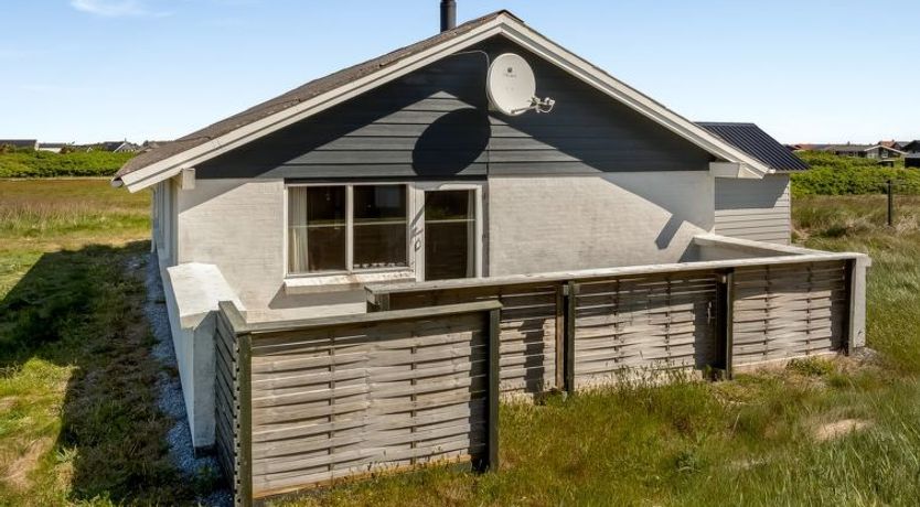 Photo of "Ava" - 350m from the sea