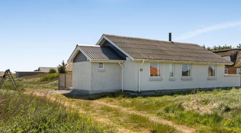 Photo of "Ava" - 350m from the sea