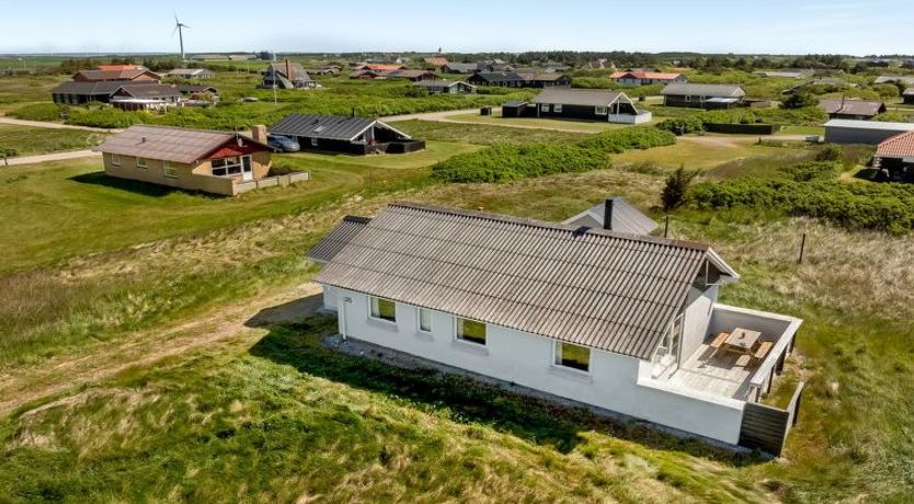 Photo of "Ava" - 350m from the sea