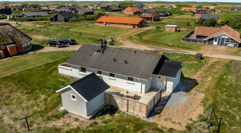 Photo of "Ava" - 350m from the sea