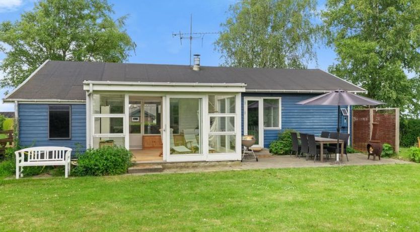 Photo of "Nis" - 250m from the sea