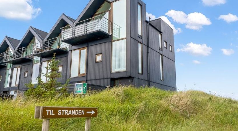 Photo of "Anita" - 575m from the sea