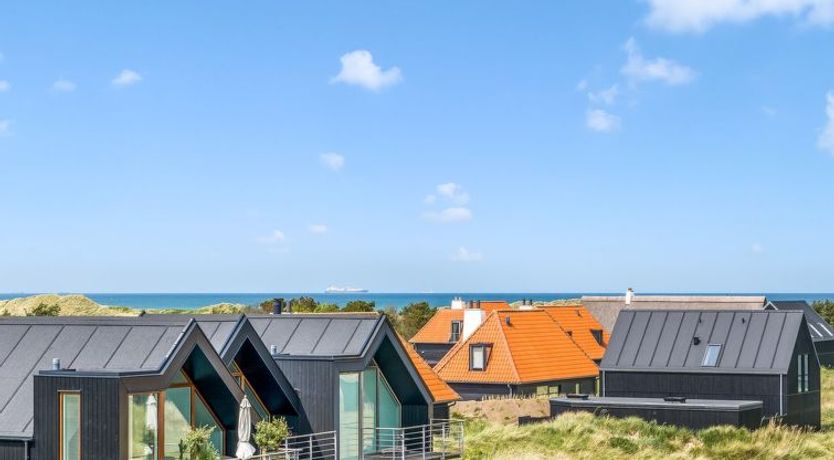 Photo of "Anita" - 575m from the sea