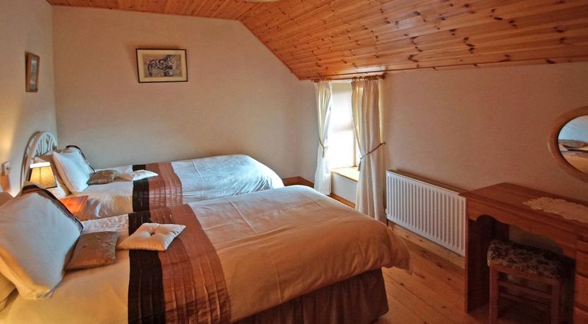 Photo of 2 Bed in Cahedaniel