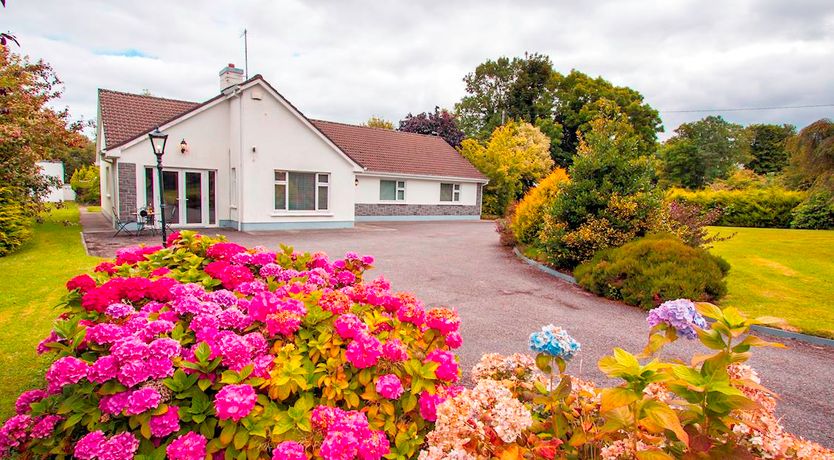 Photo of 4 Bed in Clonbur